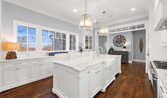 9 Beacon Hill Rd, Atlantic Highlands, NJ 07716