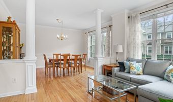 4 Cambridge Dr 4, Danbury, CT 06811