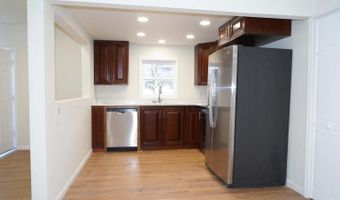 21 Van Heusen St 2, Albany, NY 12205