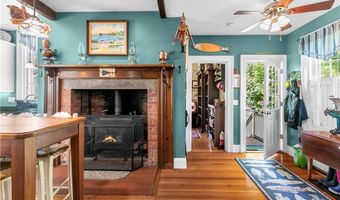 22 Greenough Pl, Newport, RI 02840