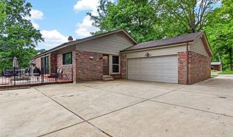 404 Oakmont Cir, Ballwin, MO 63011