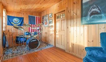 41 Yeoman Ave, Cranston, RI 02920