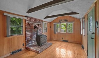 26 Thomas St, Charlestown, RI 02813