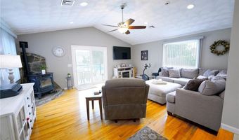 14 Willow Dr, Cranston, RI 02920