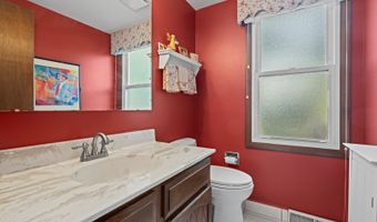 1507 W Plymouth Dr, Arlington Heights, IL 60004