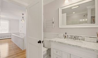 8 Champlin St, Newport, RI 02840