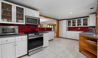 788 Namquid Dr, Warwick, RI 02888