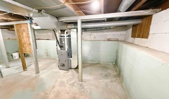 206 8th St, Alton, IA 51003