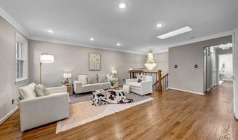8706 BRAEBURN Dr, Annandale, VA 22003