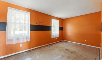 704 S Dewey St, Auburn, IN 46706