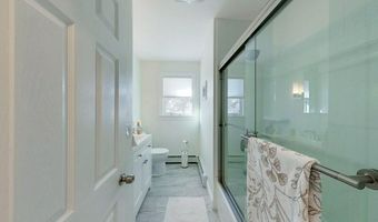 2 E Blvd 2, Middletown, RI 02842