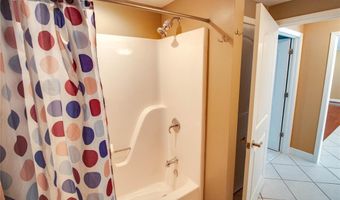 105 Lake Dr, Alton, IL 62002