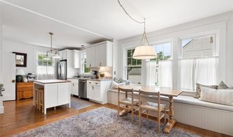 15 Berwick Pl, East Providence, RI 02916
