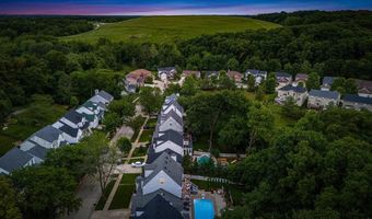 1307 Red Oak Plantation Dr, Ballwin, MO 63021