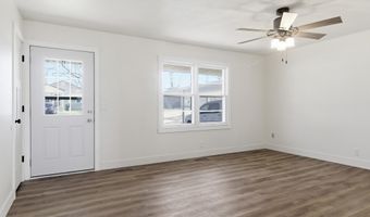 427 N Harrison Ave, Aurora, MO 65605