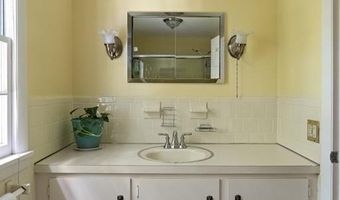58 Sycamore Dr, East Greenwich, RI 02818