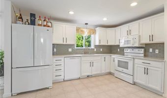 6 Fleuette Dr, Bellingham, MA 02019