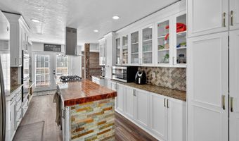 301 13th Ave NW, Altoona, IA 50009