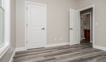 1800-1802 Broadfoot Dr, Abilene, KS 67410