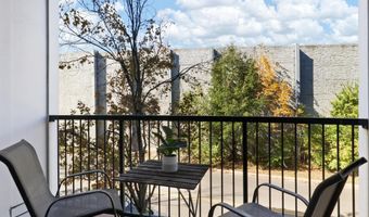 2465 ARMY NAVY Dr 1-203, Arlington, VA 22206