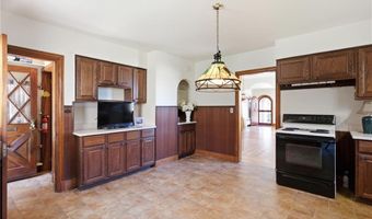 247 W Main Rd, Middletown, RI 02842
