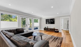 7601 PERSIMMON TREE Ln, Bethesda, MD 20817
