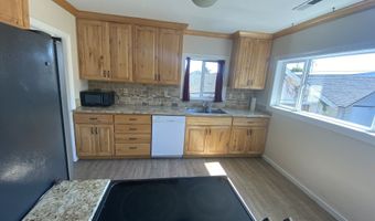 543 SPRUCE St, Brookings, OR 97415