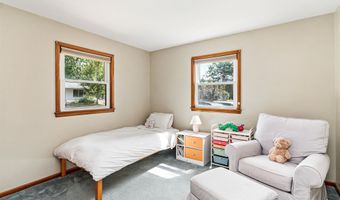 21 Alder Ln, Burlington, VT 05401