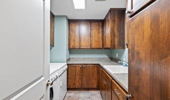 380 Mountaingate Dr, Springfield, OR 97478