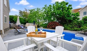 20 Roxbury Rd, Narragansett, RI 02882