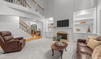 6323 Woodleigh Oaks Dr, Charlotte, NC 28226