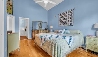 8 Laurel Ln, Bayville, NJ 08721