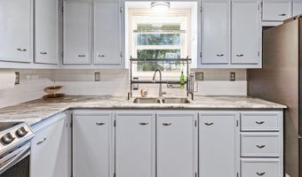 1010 Eaton Dr, Abbeville, LA 70510