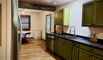 922 S Oak Ave, Aurora, MO 65605