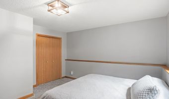 14806 Hallmark Dr, Apple Valley, MN 55124