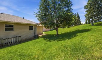2205 Trenton Rd, Asbury, IA 52002