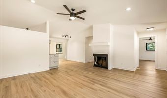 1 Adams Ln, Bella Vista, AR 72715