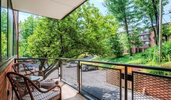 4390 LORCOM Ln #102, Arlington, VA 22207