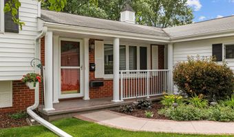 1525 E JOHN St, Appleton, WI 54915