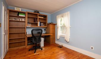 391 Bimson Dr, Barnet, VT 05821