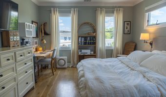 18 Waverly Rd, Branford, CT 06405
