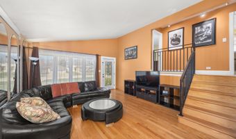 7 N School St, Addison, IL 60101