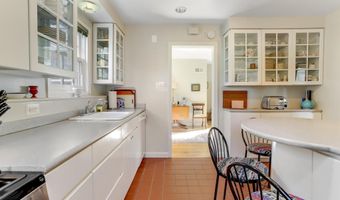 2700 N DINWIDDIE St N, Arlington, VA 22207