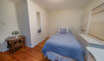 5 Shore Dr, Branford, CT 06405