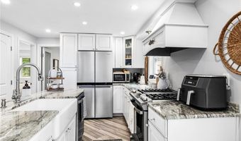 93 Burdickville Rd, Charlestown, RI 02813