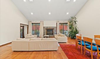 10 Morley Ct, Albertson, NY 11507