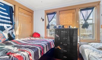 51 Oakland Ave, Cranston, RI 02910