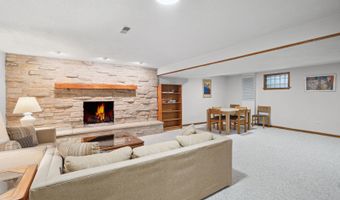 1923 N Carlyle Pl, Arlington Heights, IL 60004