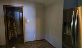 909 W 4th St, Bicknell, IN 47512