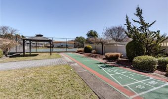1011 Williamsburg Cir, Warwick, RI 02886